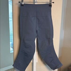 LULULEMON High-Waisted Blue Cropped Leggings SZ 4